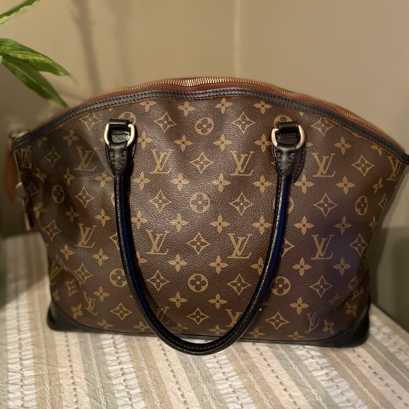 Louis Vuitton's Horizontal Lockit Bag - Picture 2 of 13